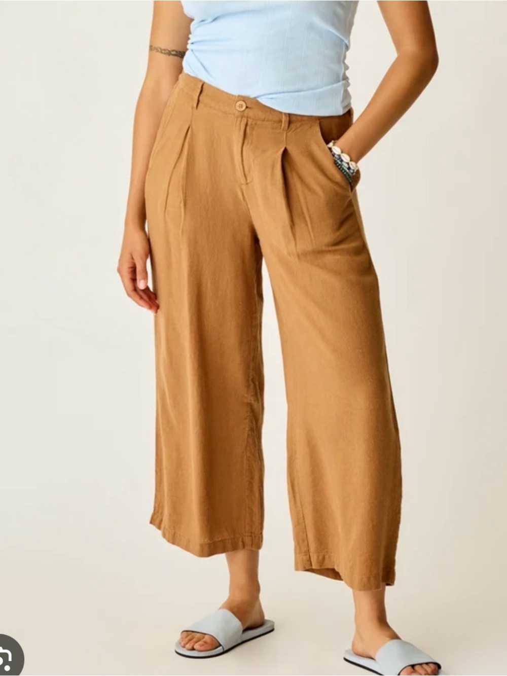 Wide-Leg Cropped Pants in Camel